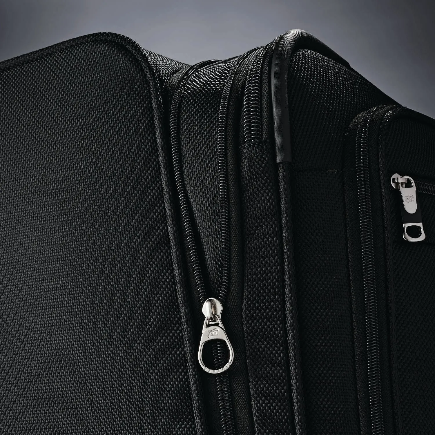 American Tourister Triumph DLX 25" 4-Wheel Medium Luggage
