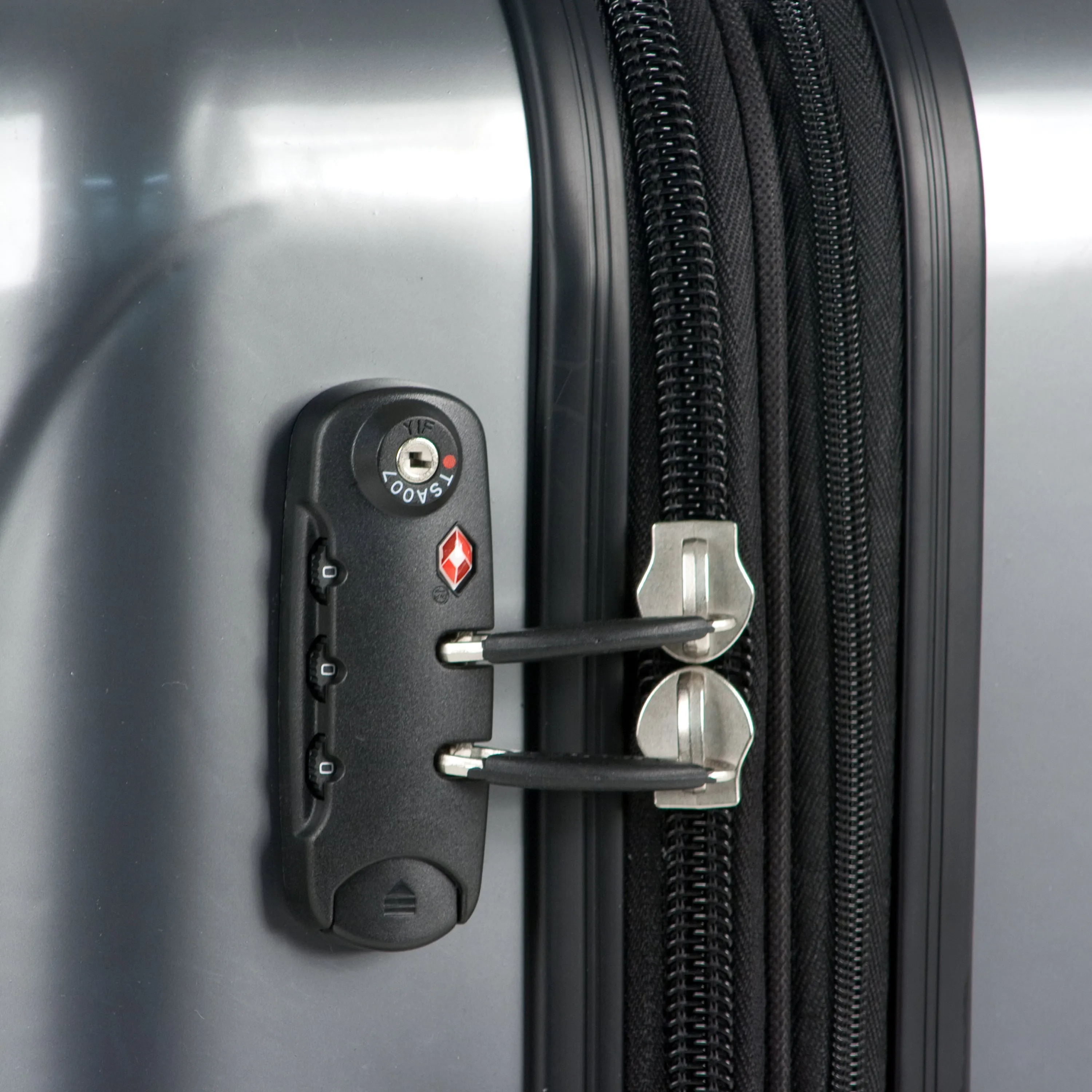 DELSEY Paris Helium Aero 19" 4-Wheel International Carry-On Luggage