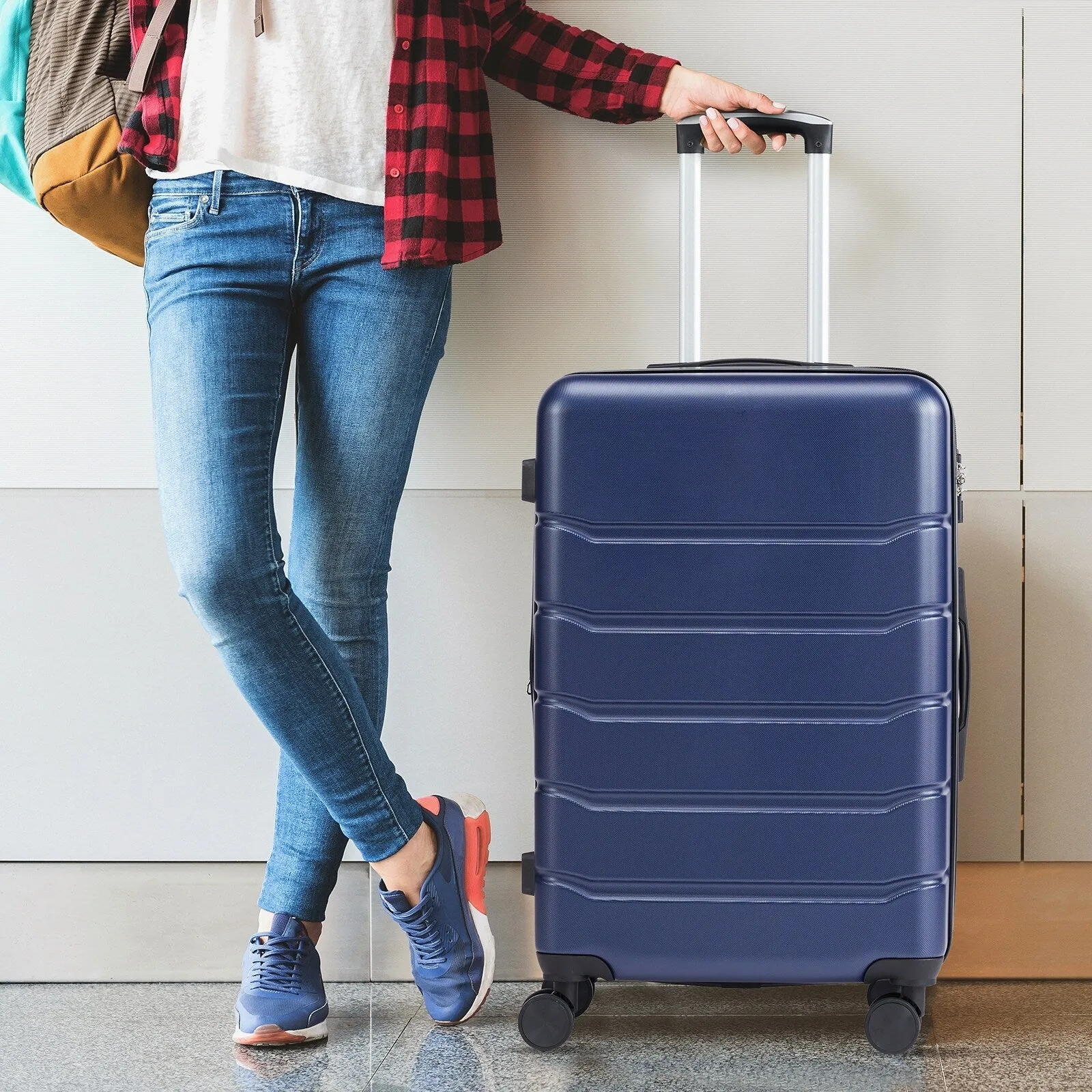 Hardsided Expand Suitcase Set with Rotating Wheels and TSA Lock