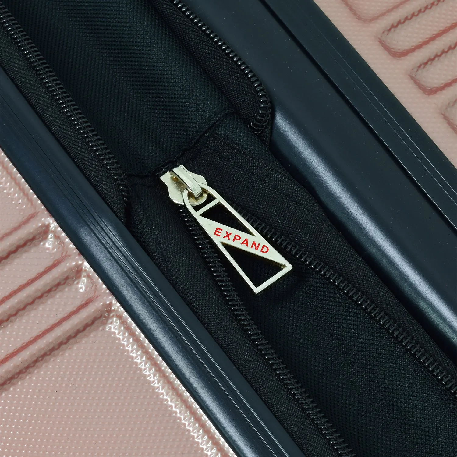 London Fog Kingsbury 25" 4-Wheel Medium Luggage