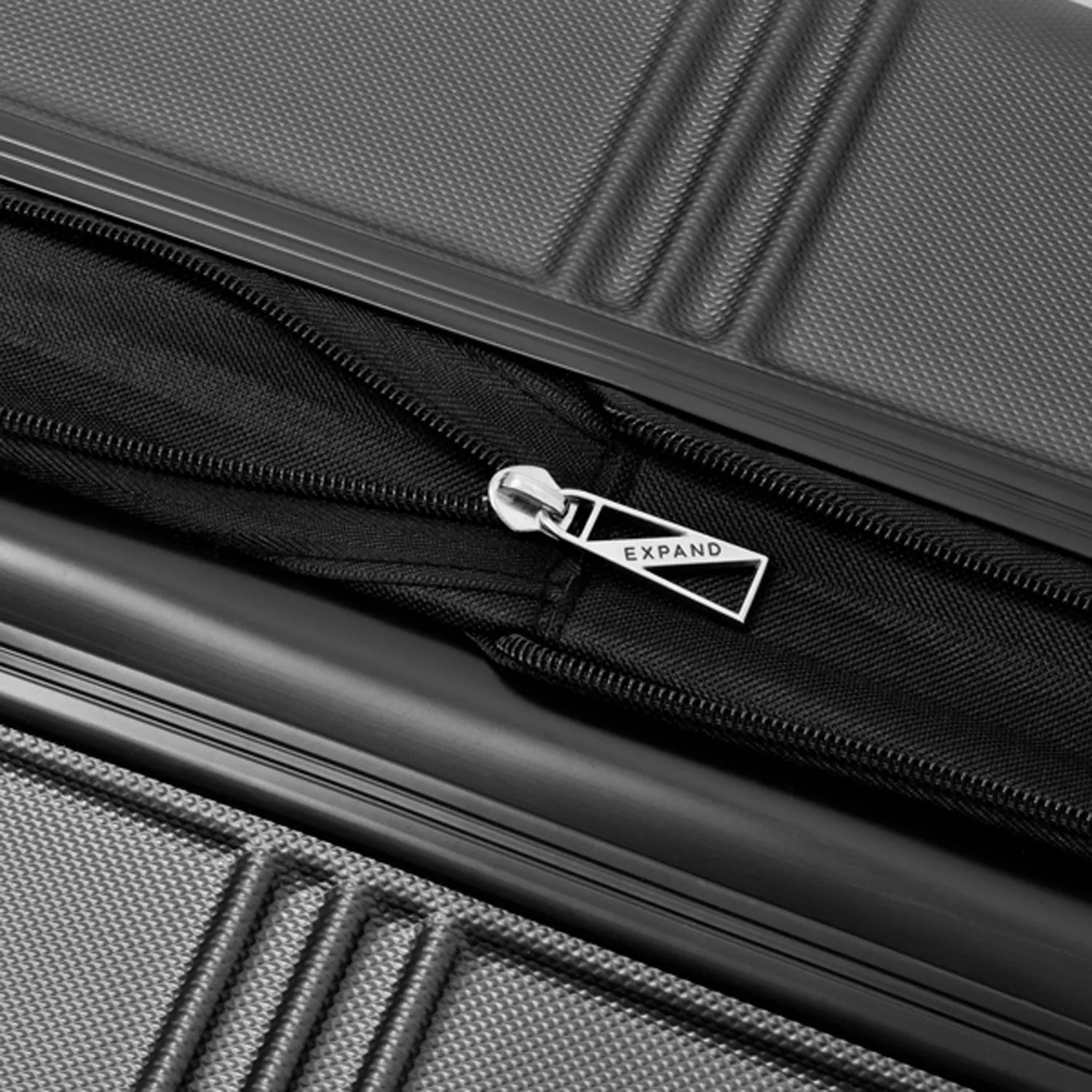 London Fog Kingsbury 25" 4-Wheel Medium Luggage
