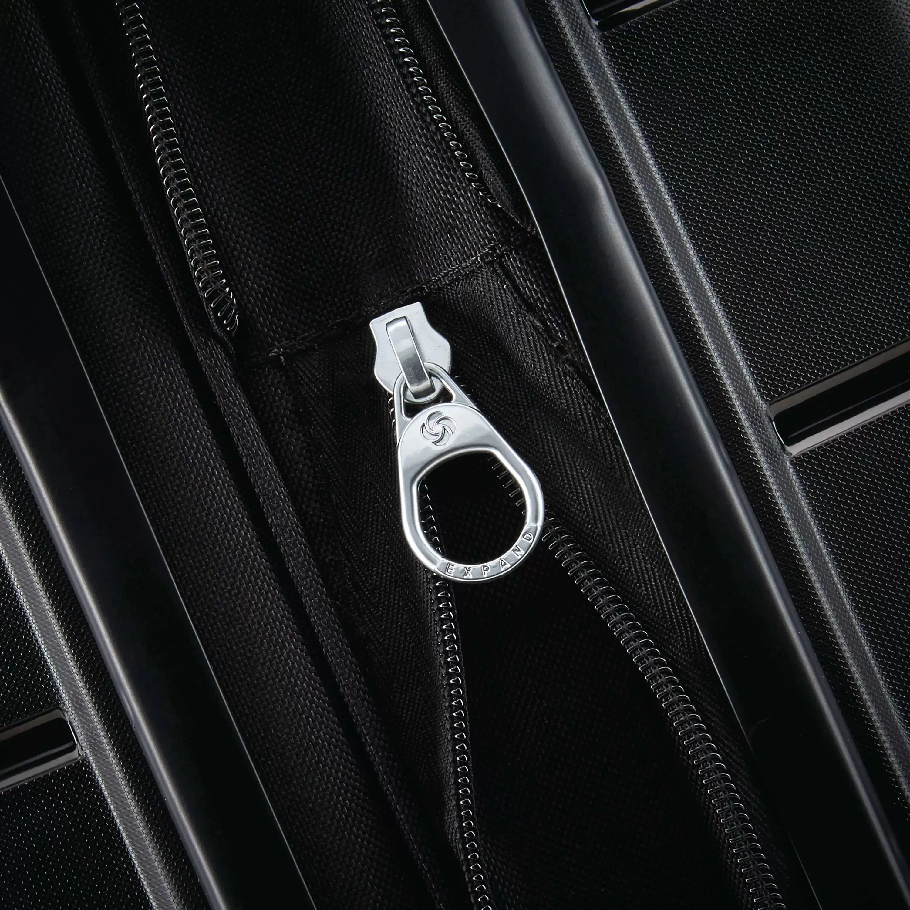 Samsonite Freeform Carry-on Spinner