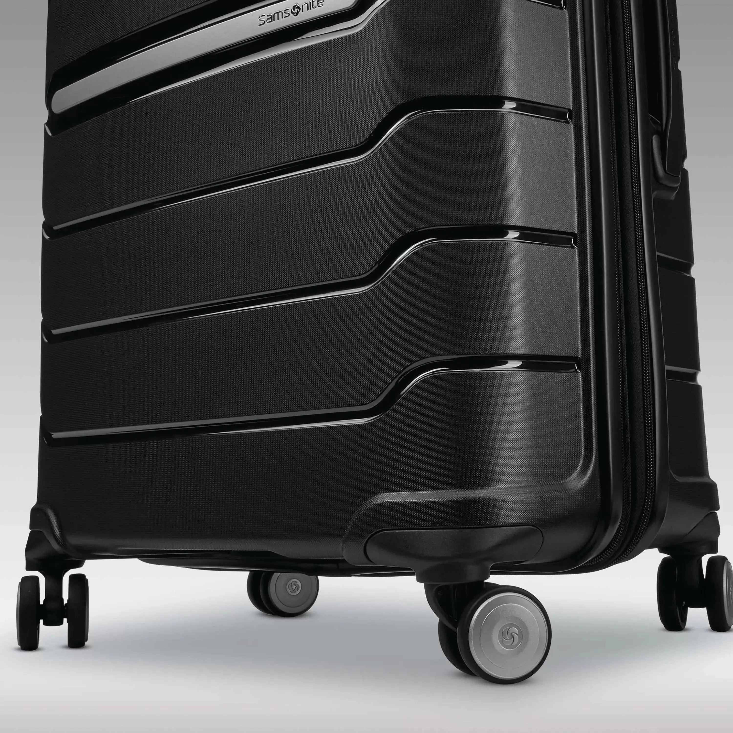 Samsonite Freeform Carry-on Spinner