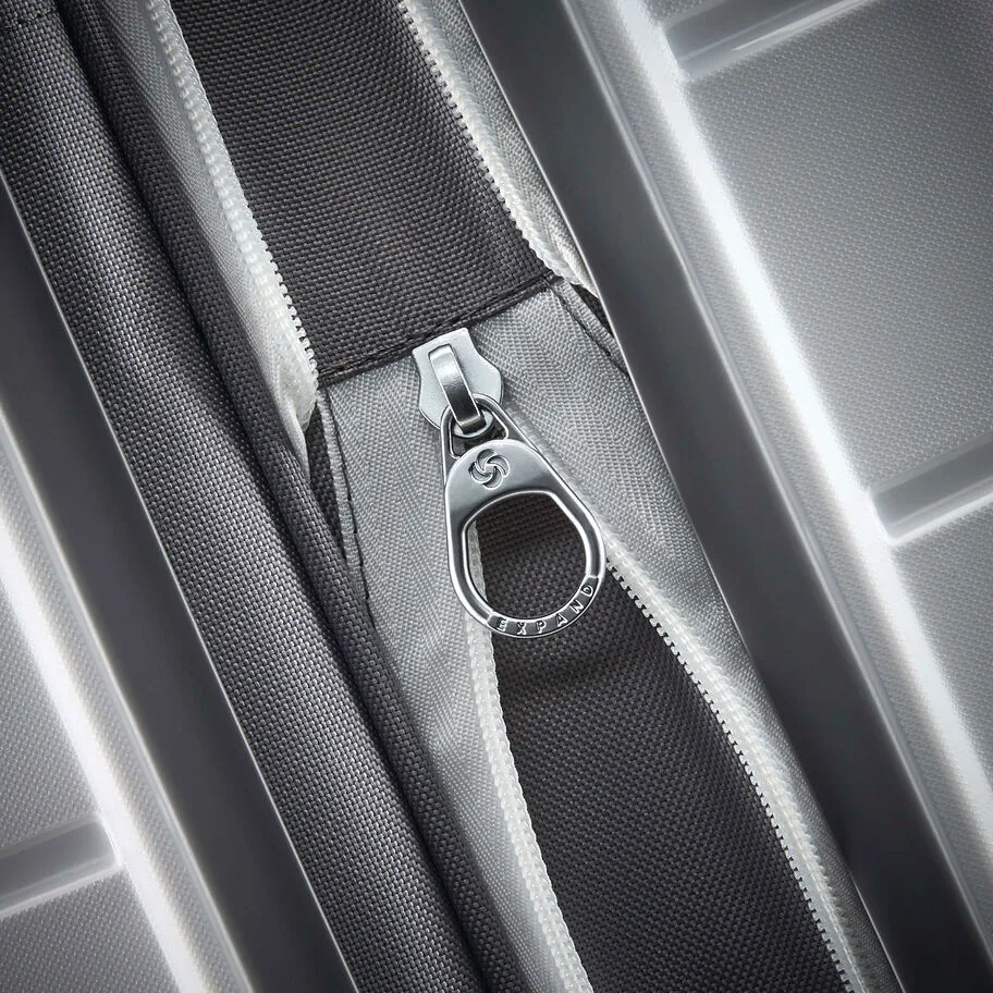 Samsonite Freeform Carry-on Spinner