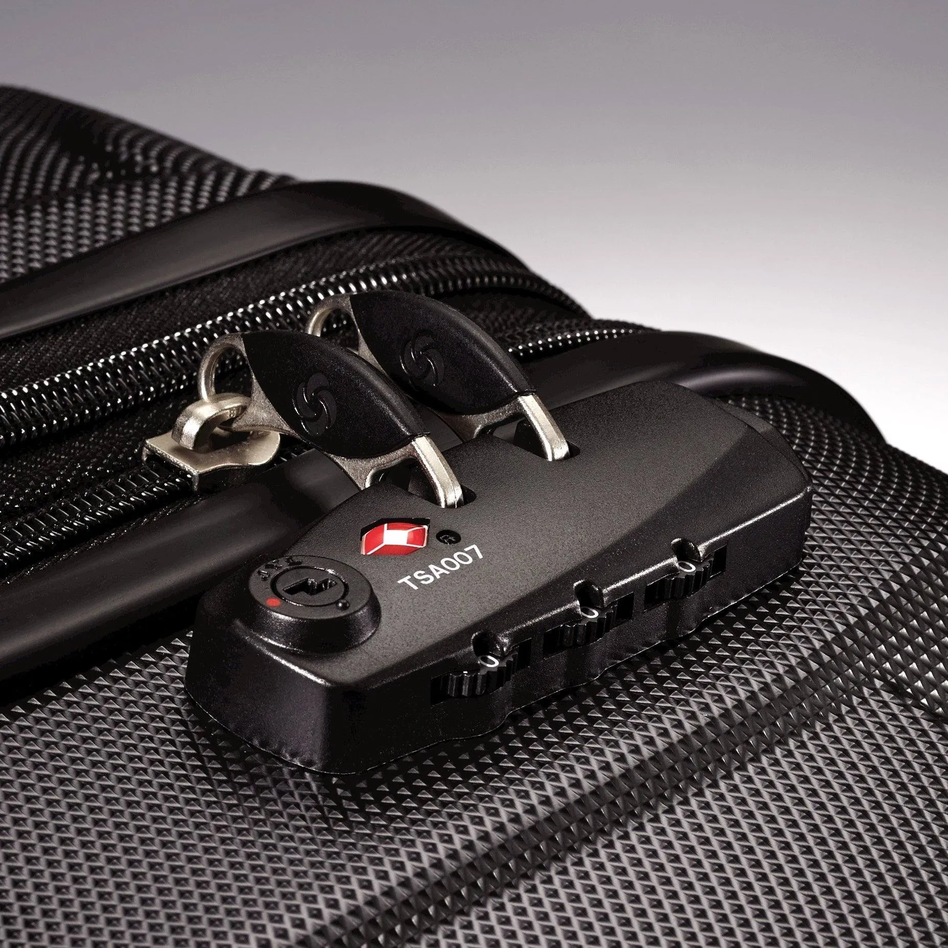 Samsonite Omni PC 2 Piece Set (20"/24") Hardshell 4-Wheel Luggage Sets