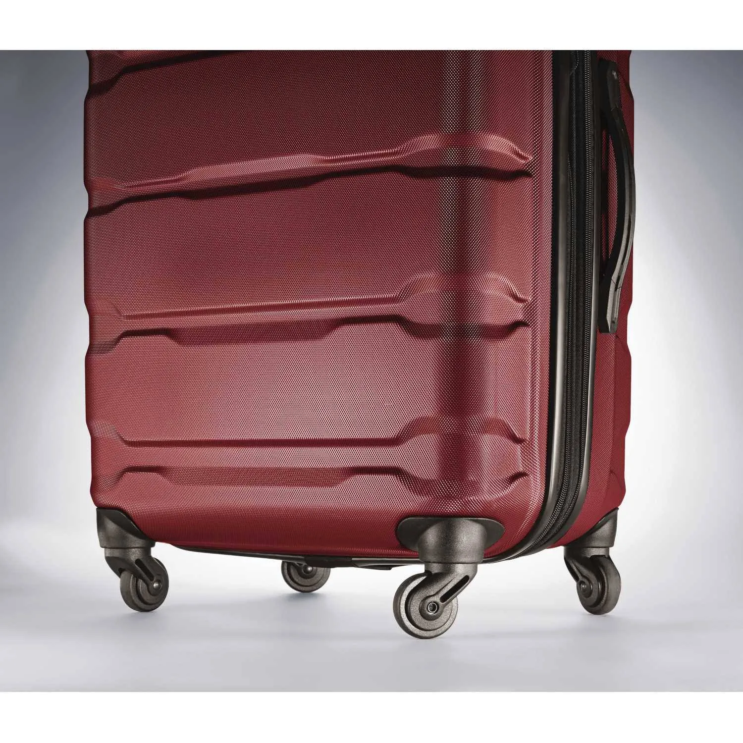 Samsonite Omni PC 24" Hardshell 4-Wheel Medium Luggage