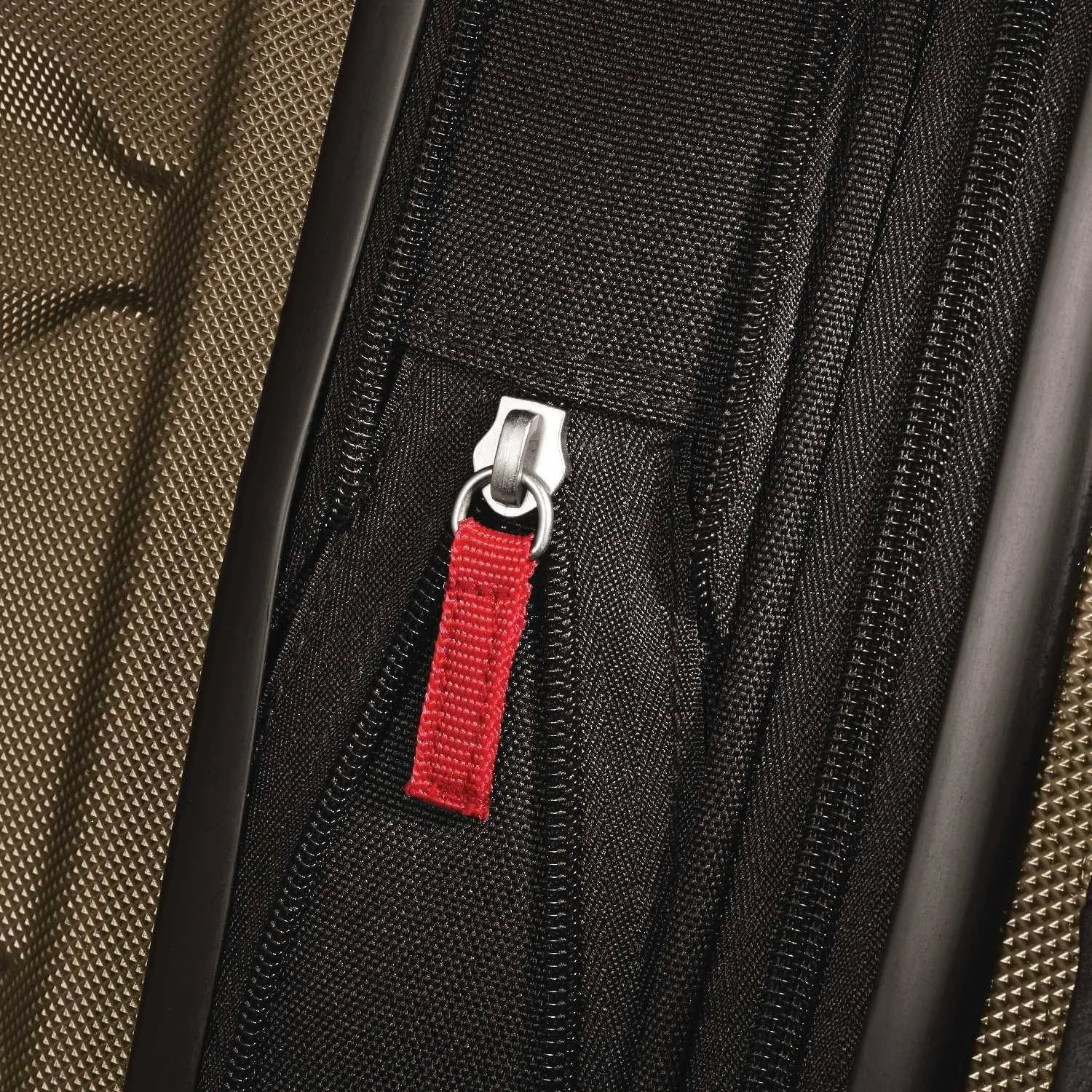 Samsonite Omni PC 24" Hardshell 4-Wheel Medium Luggage