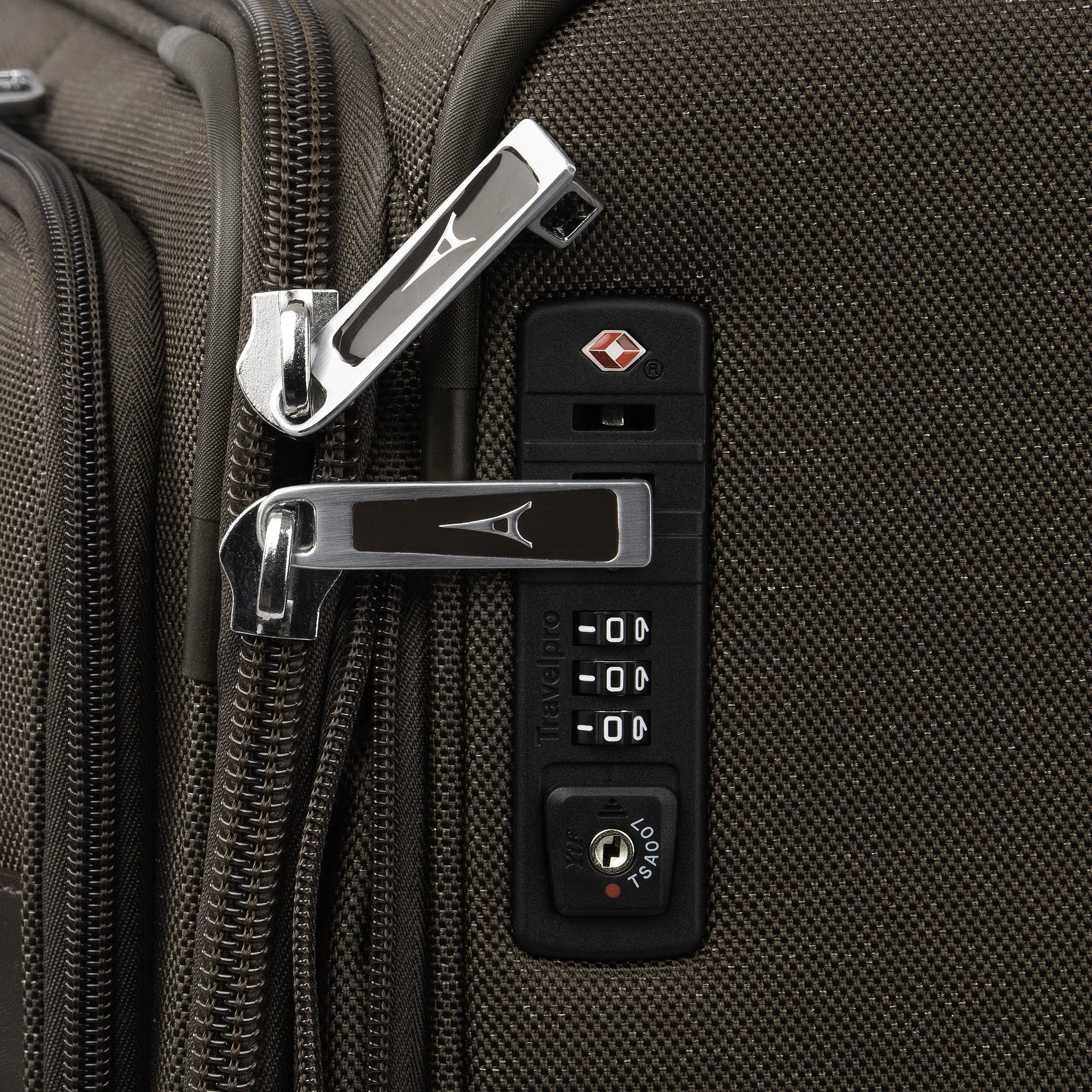 TravelPro Platinum Elite 25" 4-Wheel Medium Luggage