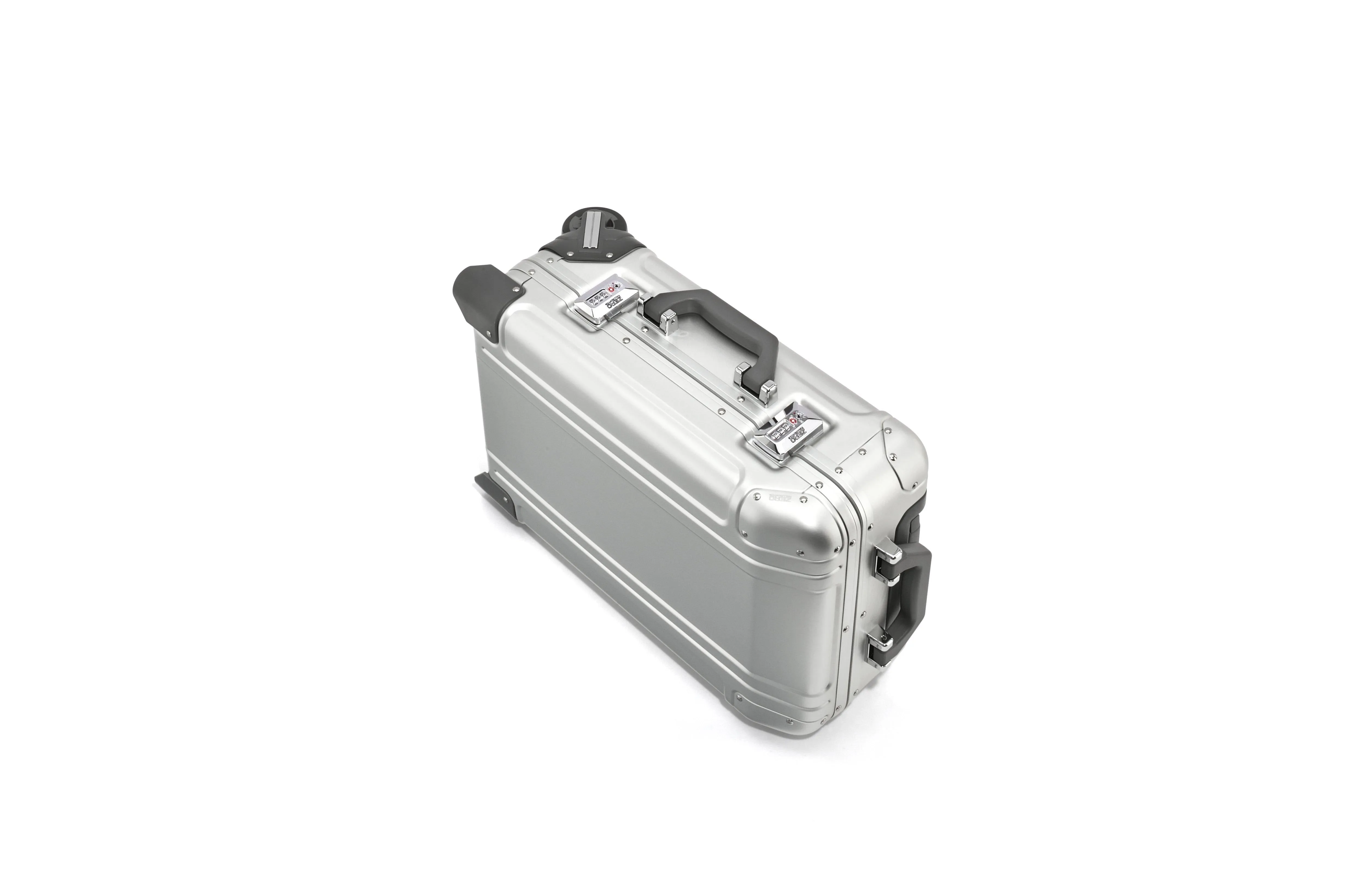 ZERO Halliburton GEO Aluminum 3.0 21" International Carry-On 2-Wheel International Carry-On Luggage