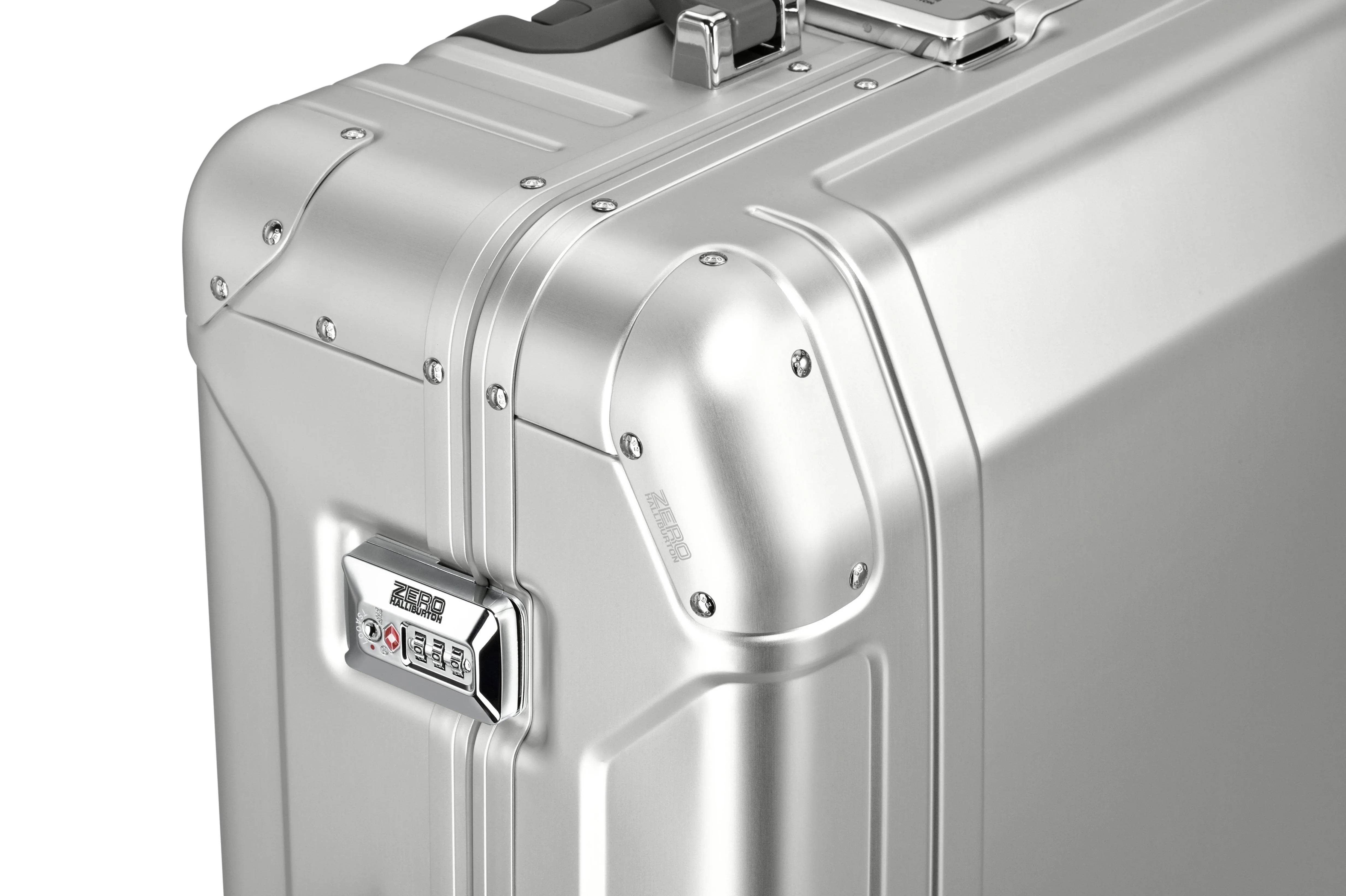 ZERO Halliburton GEO Aluminum 3.0 26" 4-Wheel Medium Luggage