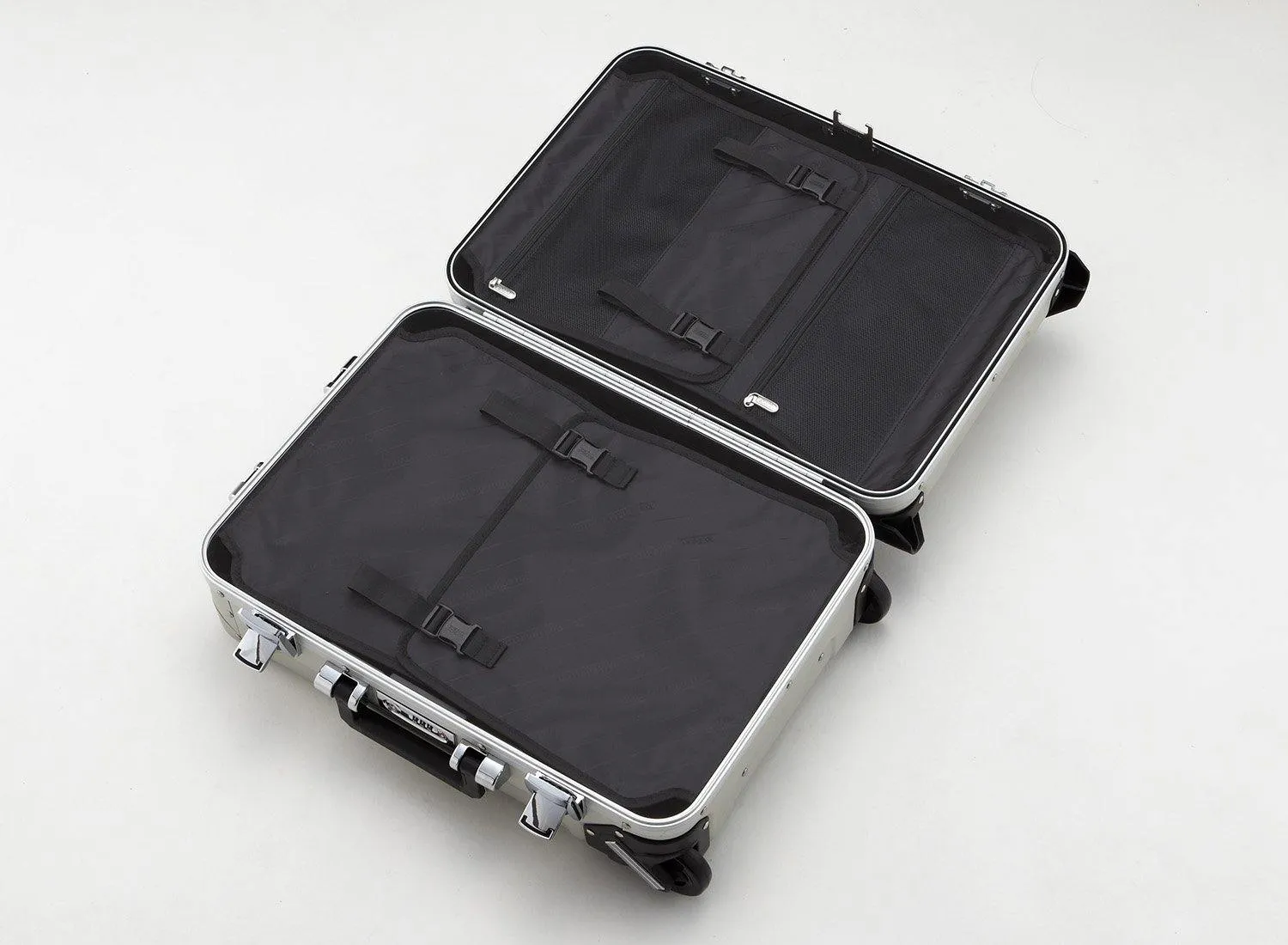 ZERO Halliburton Geo Aluminum Carry On 2 Wheel Travel Case