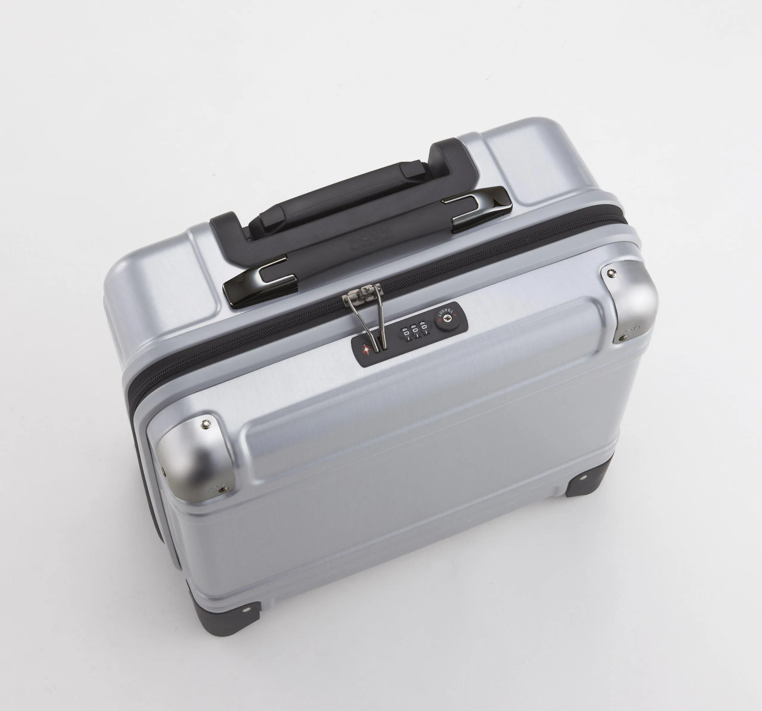ZERO Halliburton Geo Polycarbonate Wheeled Business Case