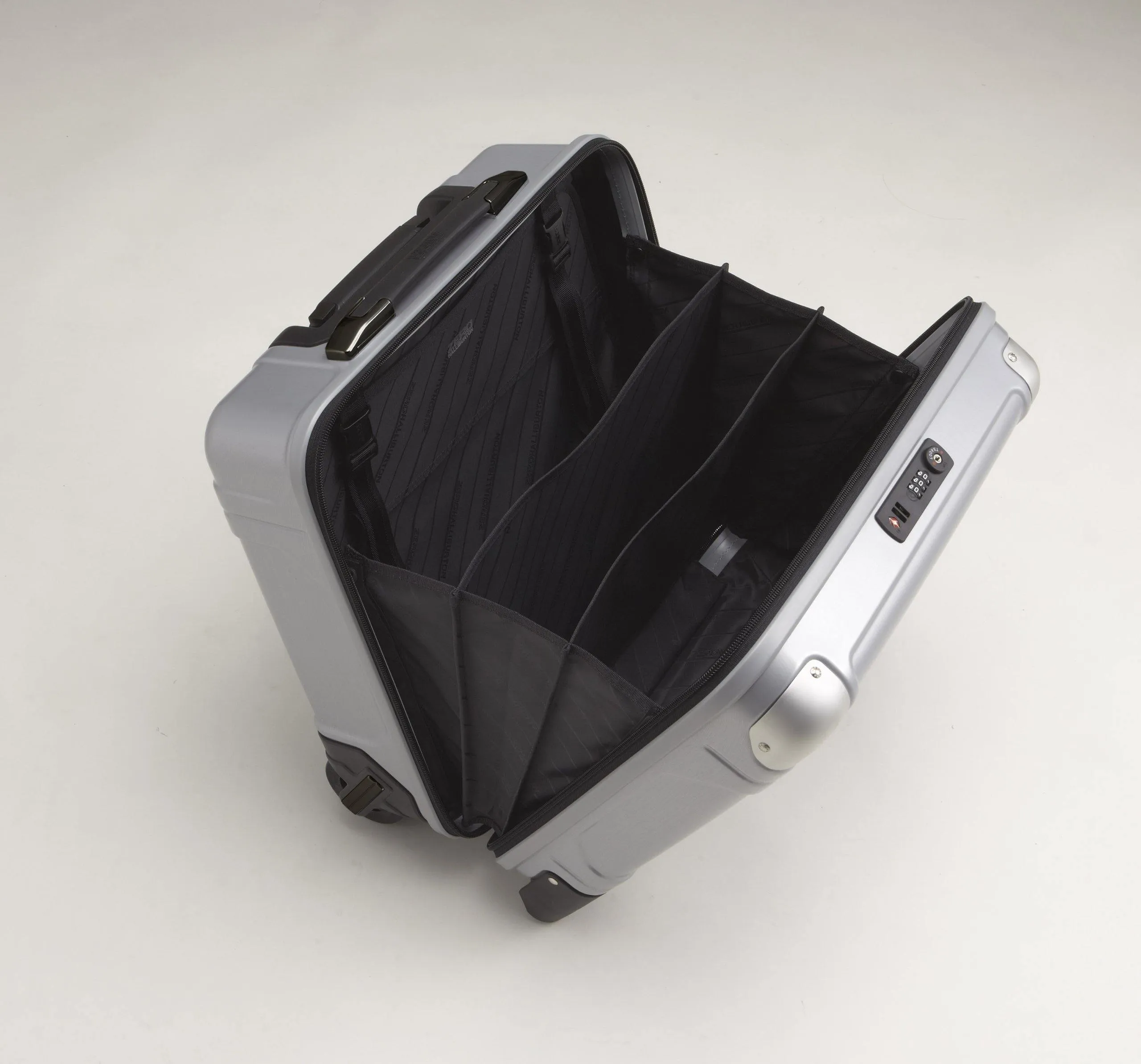 ZERO Halliburton Geo Polycarbonate Wheeled Business Case